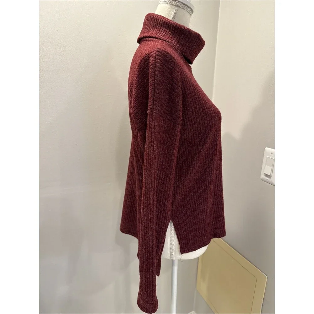 Forever 21 Womens Sweater Size Small Long Sleeve Solid Turtleneck Soft Maroon